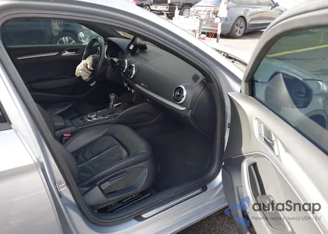 2018 Audi A3 2.0T Premium/2.0T Tech Premium z USA, uszkodzony, nr VIN WAUAUGFF3J1091822